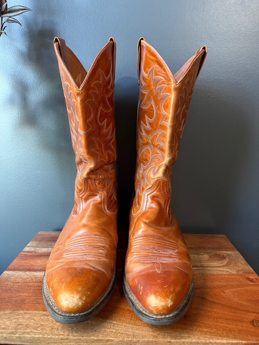 Men's Ariat Heritage R Toe Western Cowboy Boots - Size 10.5 EE (wide)